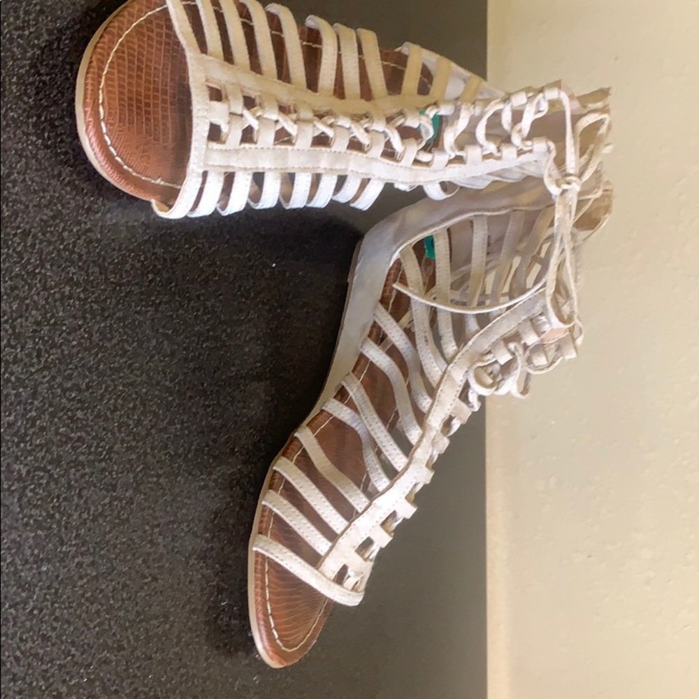 Carlos Santana beige taupe strapping sandals 8 new